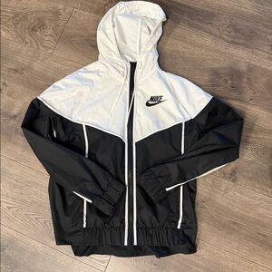 NWOT Nike Women’s Windbreaker